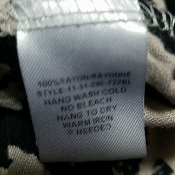 Stetson Cream & Black Cold Shoulder Aztec Top (S) - Picture 5 of 5